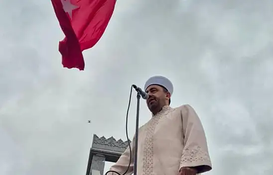 Fatih Sultan Mehmet'in cuma namazı kıldığı camide hutbeyi Müftü Ayvaz okudu