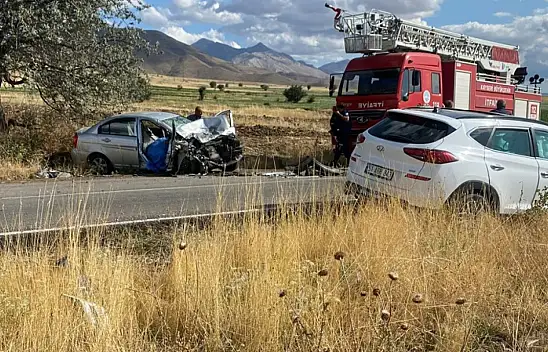 Feci kazada 18 yaşındaki genç ve diğer aracın sürücüsü hayatını kaybetti!