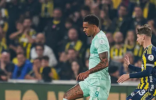 Sarı kırmızılıların Rus oyuncusu Fenerbahçe maçında 2 gol attı