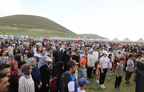 Gökyüzü şenlendi: Kayseri'de yüzlerce kişi oraya akın etti!