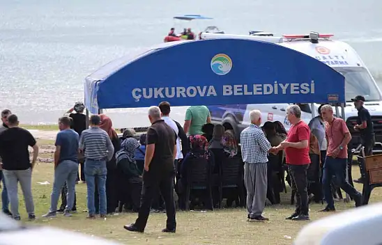 Tekneden düşen genci arama çalışmaları sürüyor