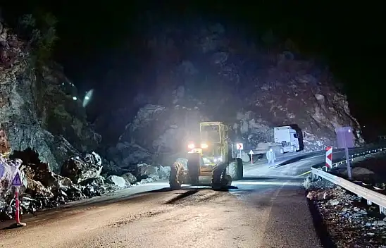 Heyelan sebebiyle kapanan yolda yeni gelişme!