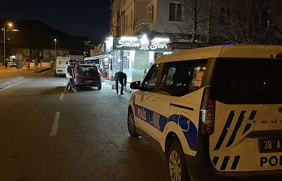 Husumetlisini evinin balkonunda vurdu