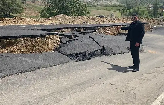 İlçeyi Kayseri'ye bağlayan yol çöktü, 1 aydır böyle…