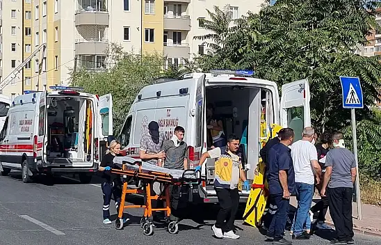 İşçi servisi ile kamyon çarpıştı: Çok sayıda yaralı var