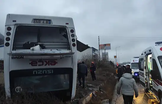 İşçi servisi takla attı: 1'i ağır 22 yaralı var