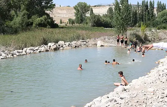 İşte Kayseri'nin yeni havuzu! Hafta sonu serinlemek için oraya akın ettiler