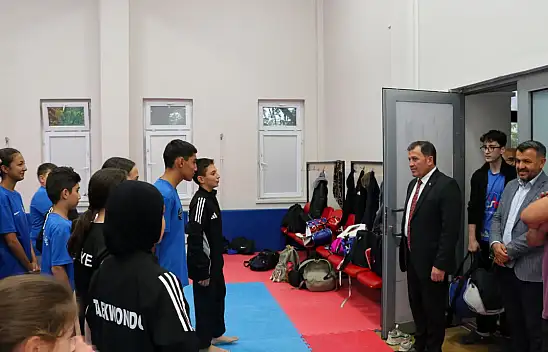 Kabakcı'dan sporculara ziyaret! Müsabakaları tribünden takip etti!