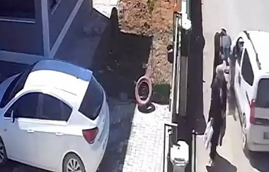 Kahramanmaraş'ta hafif ticari araç yaşlı kadına çarptı