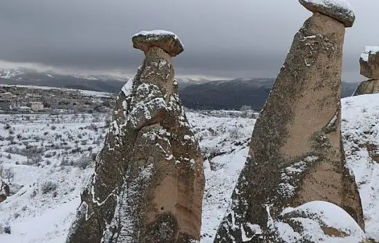 Kapadokya'da mevsimsel farklılık aynı noktadan çekilen fotoğrafa yansıdı