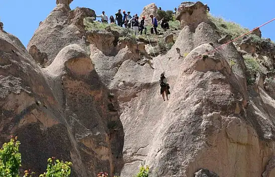 Kapadokya'da hareketli dakikalar! Sıcak hava balonu...