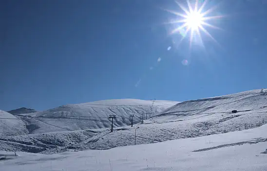 Kar kalınlığı 50 santimetreyi bulan Erciyes yeni sezona hazır