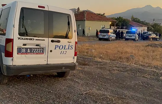 Motosikletli ve kar maskeli saldırganlar baba oğulu vurup kaçtı