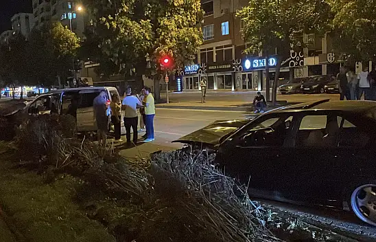 Kayseri'de korkutan kaza! Otomobiller çarpıştı, 3 kişi yaralandı