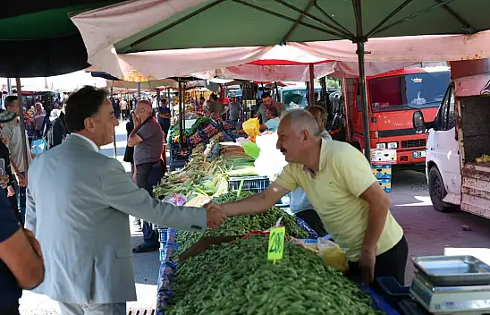 Kayseri Büyükşehir eski Belediye Başkanı Mustafa Çelik, Büyükkılıç'ın memleketinde pazar yaptı