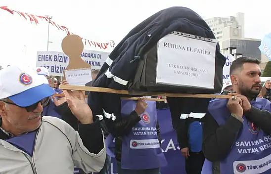 Kayseri Cumhuriyet Meydanı'nda tabut gezdirdiler