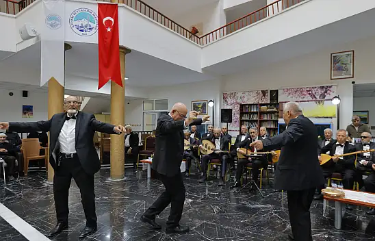 Kayseri'de 1 Ekim buluşması: Ulu çınarlar şarkılarla eğlendi