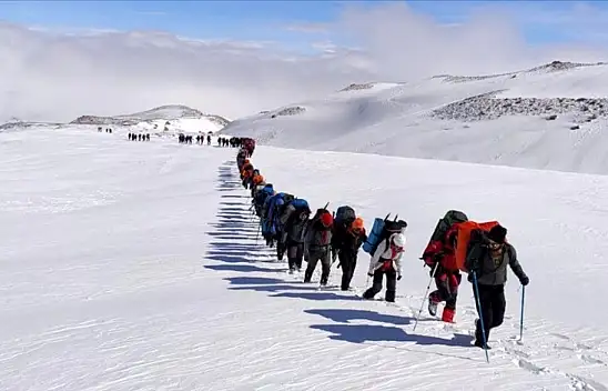 Kayseri'de 200 kişi Erciyes'in zirvesine tırmanacak