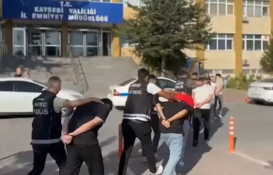 Kayseri'de 30 eve baskın düzenlendi