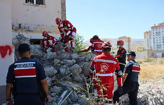 Kayseri'de 6.4 büyüklüğündeki 'deprem'de İncesu'da bakın neler yaşandı
