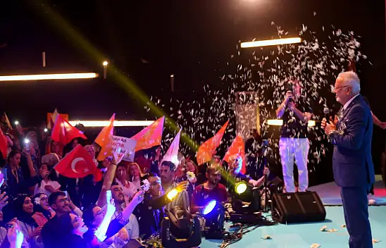 Kayseri'de AK Partili Elitaş ile ilgili dikkat çeken pankart!