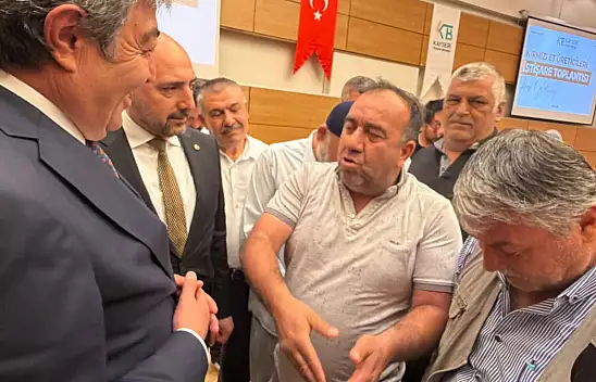 Kayseri'de AK Partili vekilin etrafını sardılar