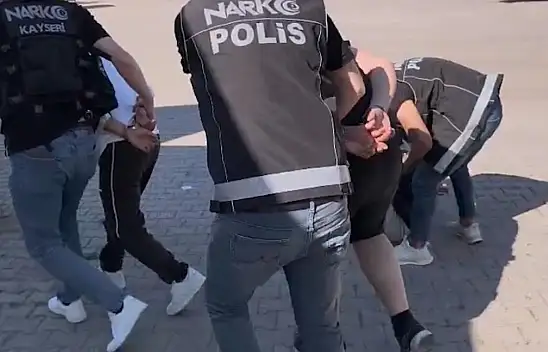 Kayseri'de durdurulan aracın bagajından binlerce hap çıktı