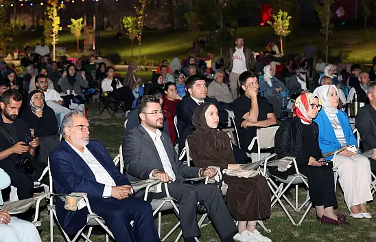 Kayseri'de 'Asırlık Gece' finaline yoğun ilgi! Vatandaşlar açık havada izledi