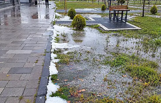 Kayseri'de dolu yağdı! Görenleri şaşırttı