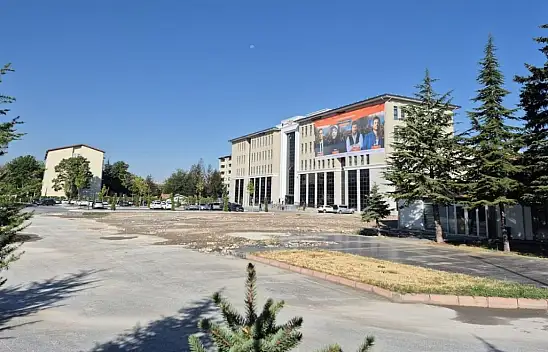 Kayseri'de bir dönem sona erdi! 54 yıllık müdürlük binasının yıkımı tamamlandı