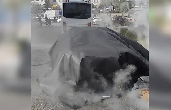 Kayseri'de bir ilk mi? Elektrikli otomobil yangını bakın nasıl söndürüldü!