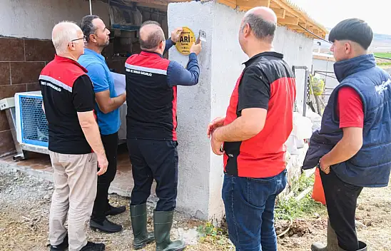 Kayseri'de birinci yılını dolduran müdüre kutlama yaptılar