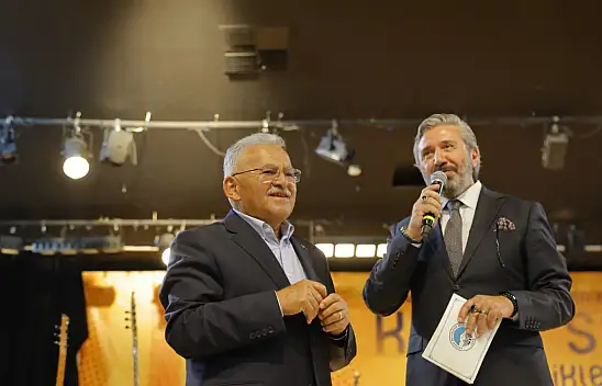Kayseri'de çocuklar sahne aldı: Büyükşehir Konservatuarı Yaz Okulu sona erdi!
