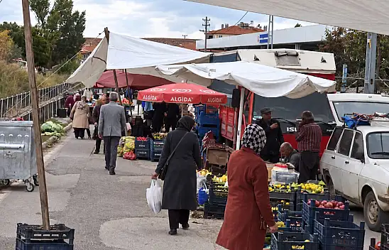 Kayseri'de cuma pazarına gitti, vatandaşın isteklerini dinledi