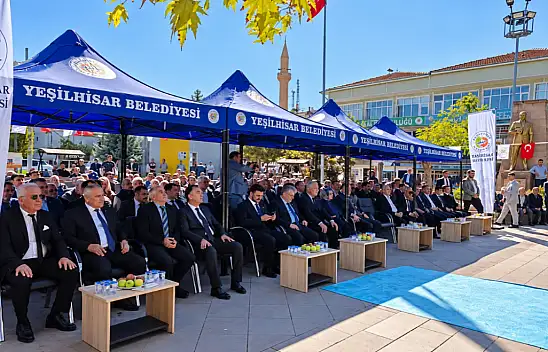 Kayseri'de deprem sonrası yıkılan bina yeniden hayat buldu!
