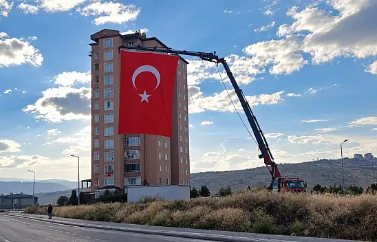 Kayseri'de dev Türk bayrağı!