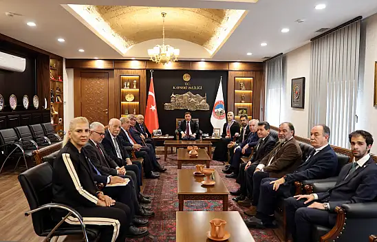 Kayseri'de dikkat çeken heyet! Vali Çiçek'le bir araya geldiler