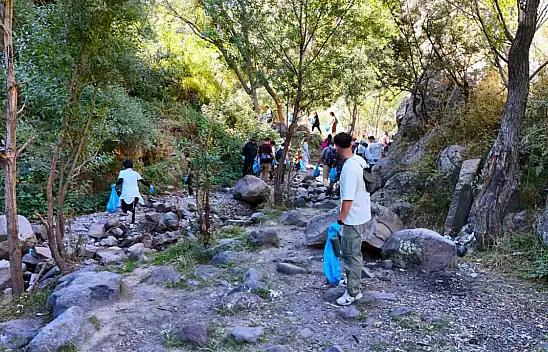 Kayseri'de doğaya nefes oldular! Kırlangıç Vadisi'nde 500 kilo çöp toplandı