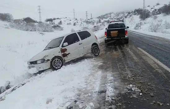 Kayseri'de ekiplerin tabut yüklü araçla kurtarma çalışması dikkat çekti