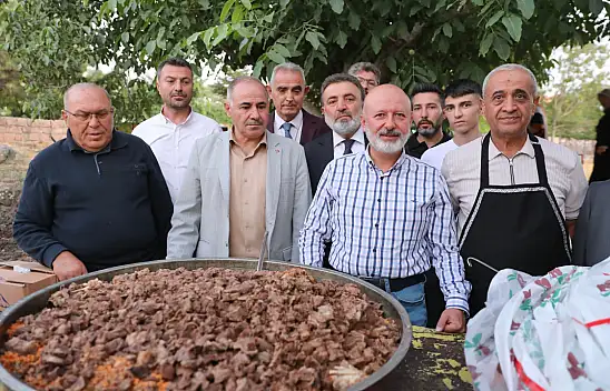 Kayseri'de etli pilav şenliği: Ücretsiz dağıtıldı