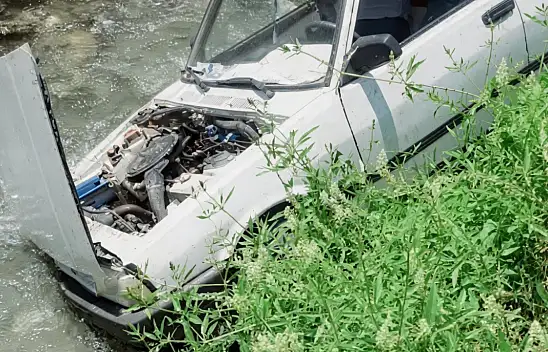 Kayseri'de feci kazada otomobil suya girdi