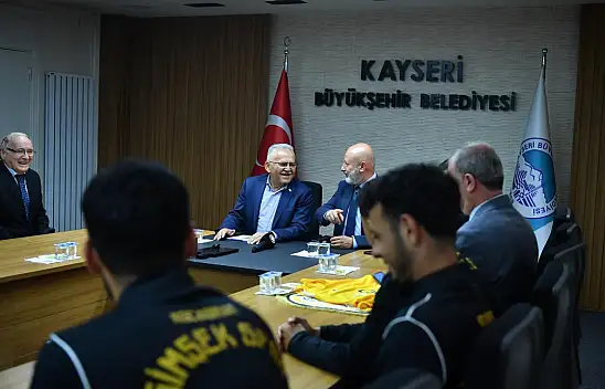 Kayseri'de genç futbolcular başkanlarla buluştu