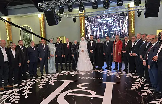 Kayseri'de görkemli düğün! AK Partililer bir araya geldi