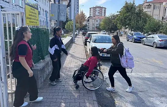 Kayseri'de her sabah okul kapısında başlayan dayanışma