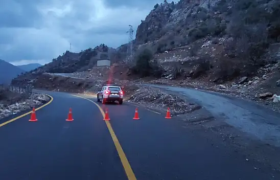 Kayseri'de heyelan, yol ulaşıma kapandı!