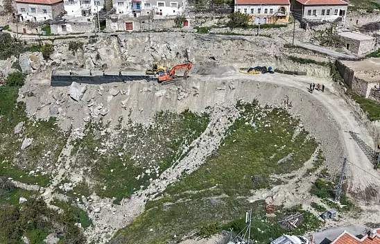 Kayseri'de heyelanın vurduğu mahallede Başkan sahaya indi!
