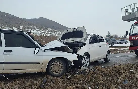 Kayseri'de içinde öğretmenlerin bulunduğu araç kaza yaptı! 5'i öğretmen 6 kişi...