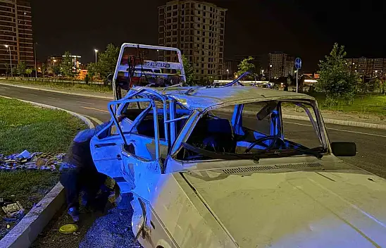 Kayseri'de iki otomobil çarpıştı! Yaralılar var