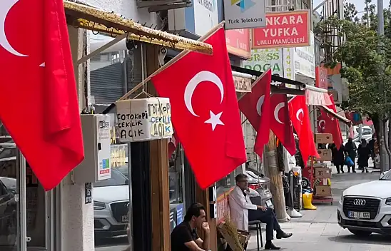 Kayseri'de ilçe kırmızı beyaza büründü