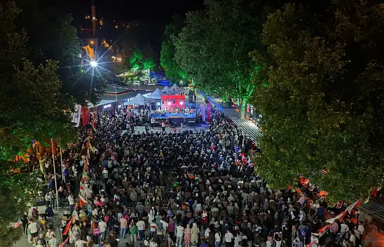 Kayseri'de ilçe meydanı doldu taştı! Bakın sebebi neymiş?